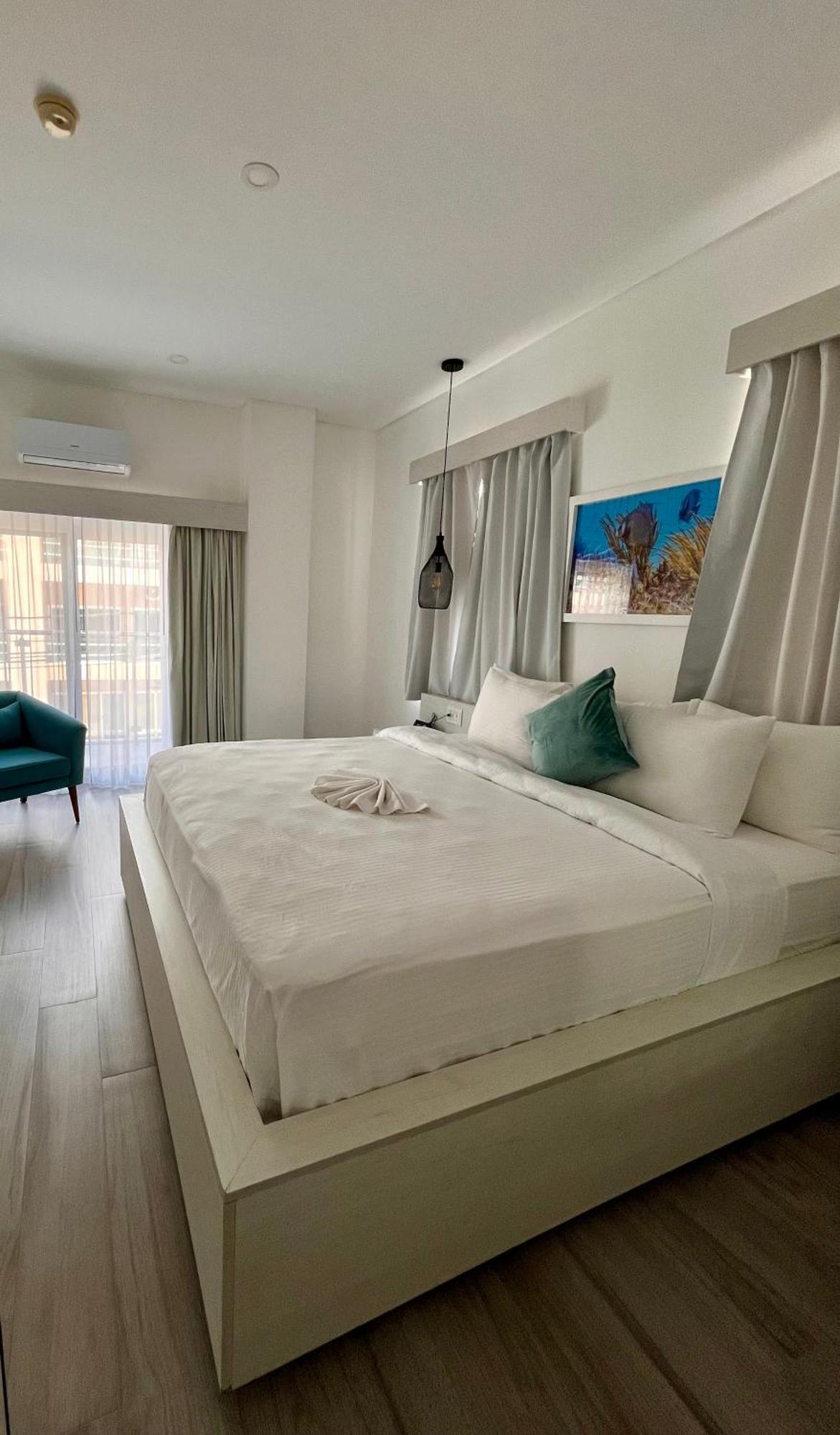The Watermark Hotel San Pedro  Buitenkant foto