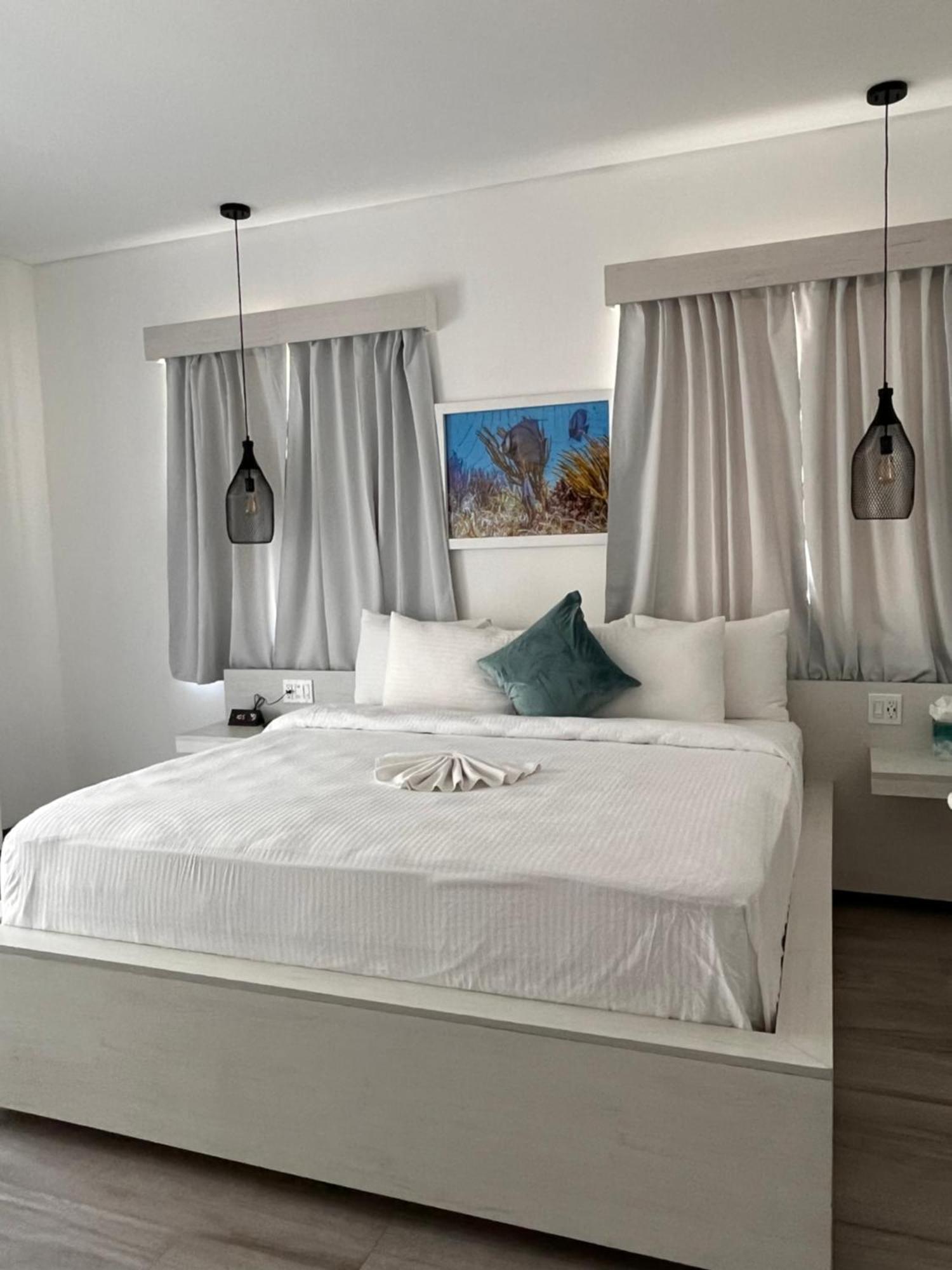 The Watermark Hotel San Pedro  Buitenkant foto