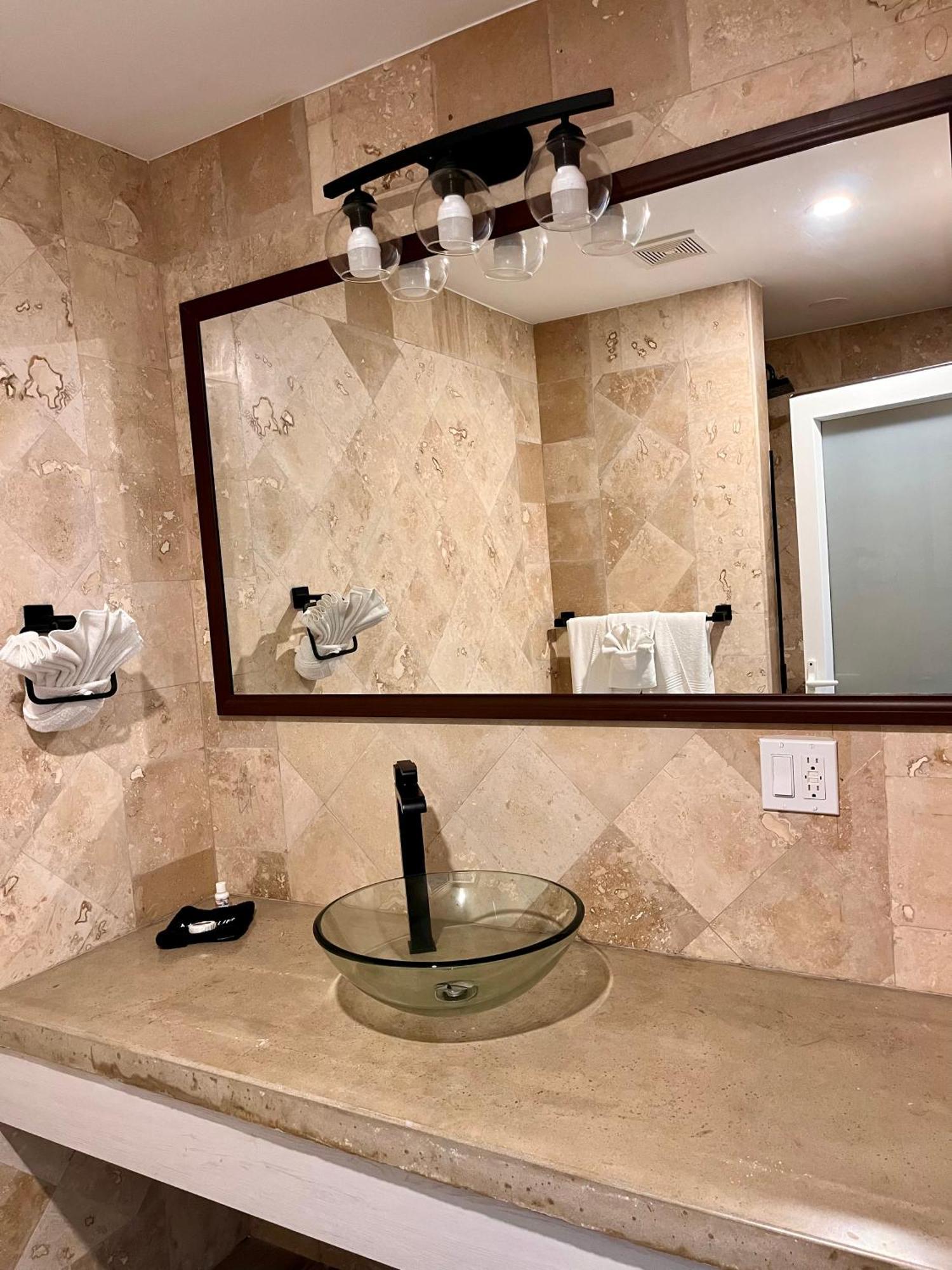 The Watermark Hotel San Pedro  Buitenkant foto